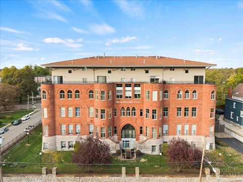 Photo of 2700 Ashland Avenue #31-32, Cincinnati, OH 45206 (MLS # 1860339)