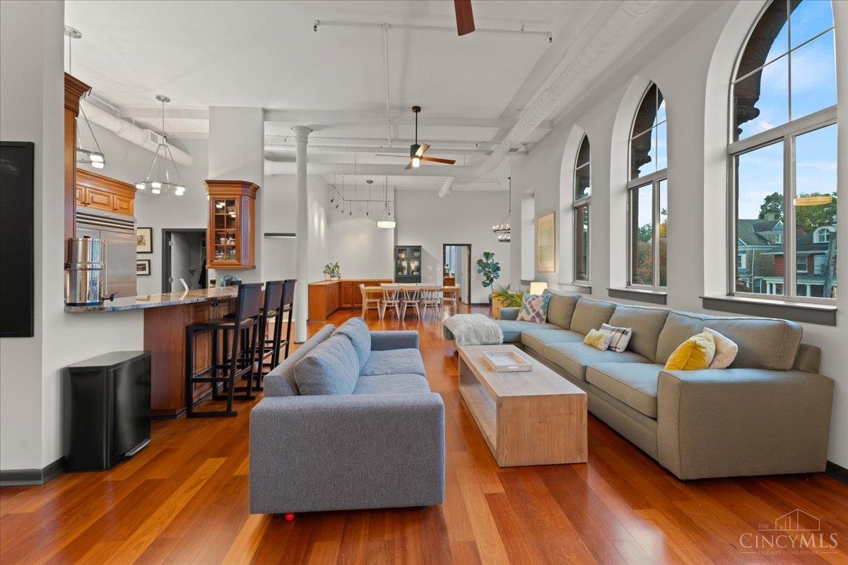 2700 Ashland Avenue 31-32