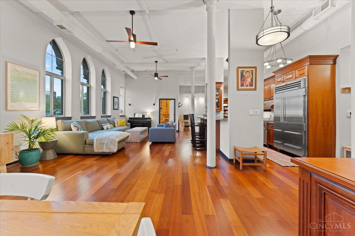 2700 Ashland Avenue 31-32