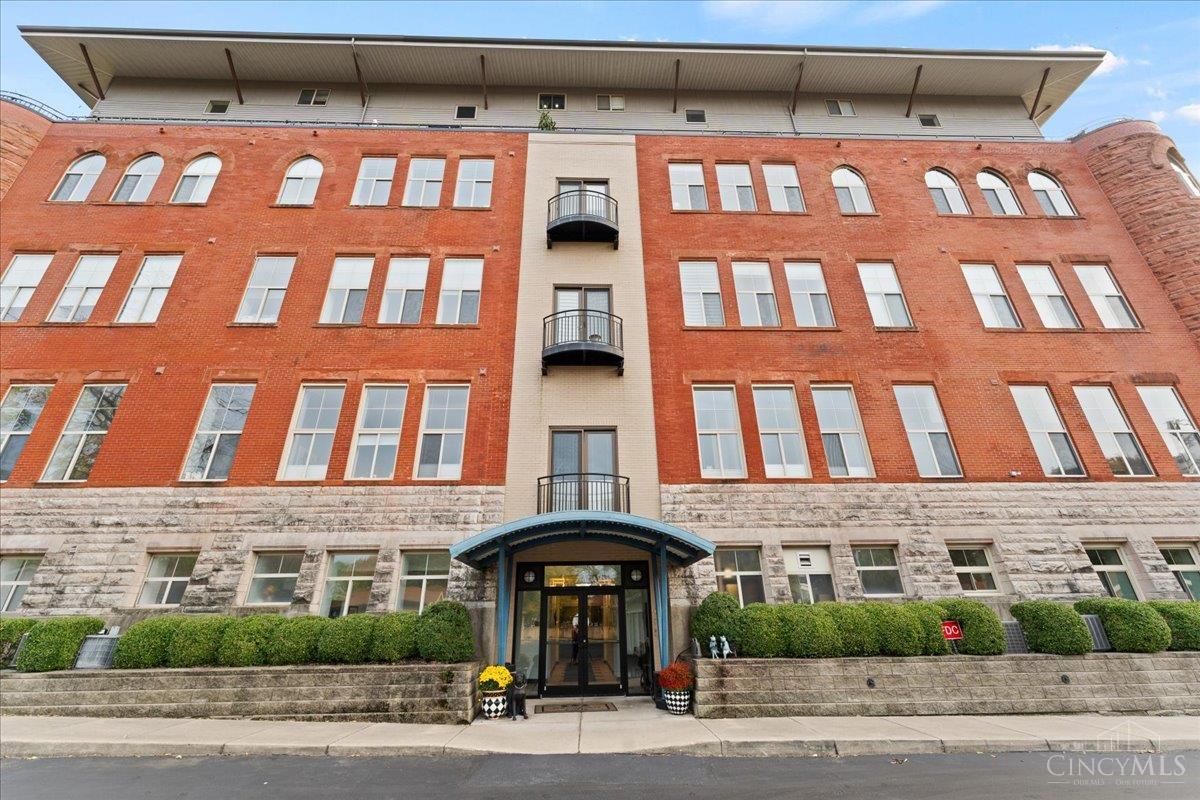 2700 Ashland Avenue 31-32