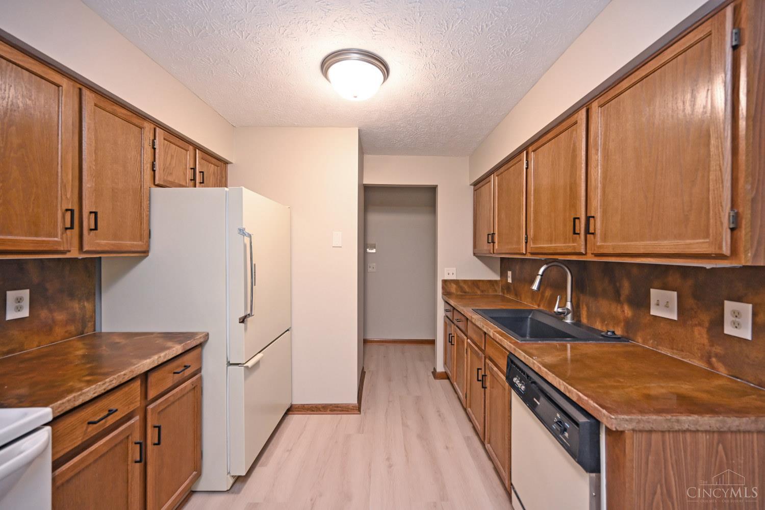 1572 Gelhot Drive, Fairfield, Ohio image 7