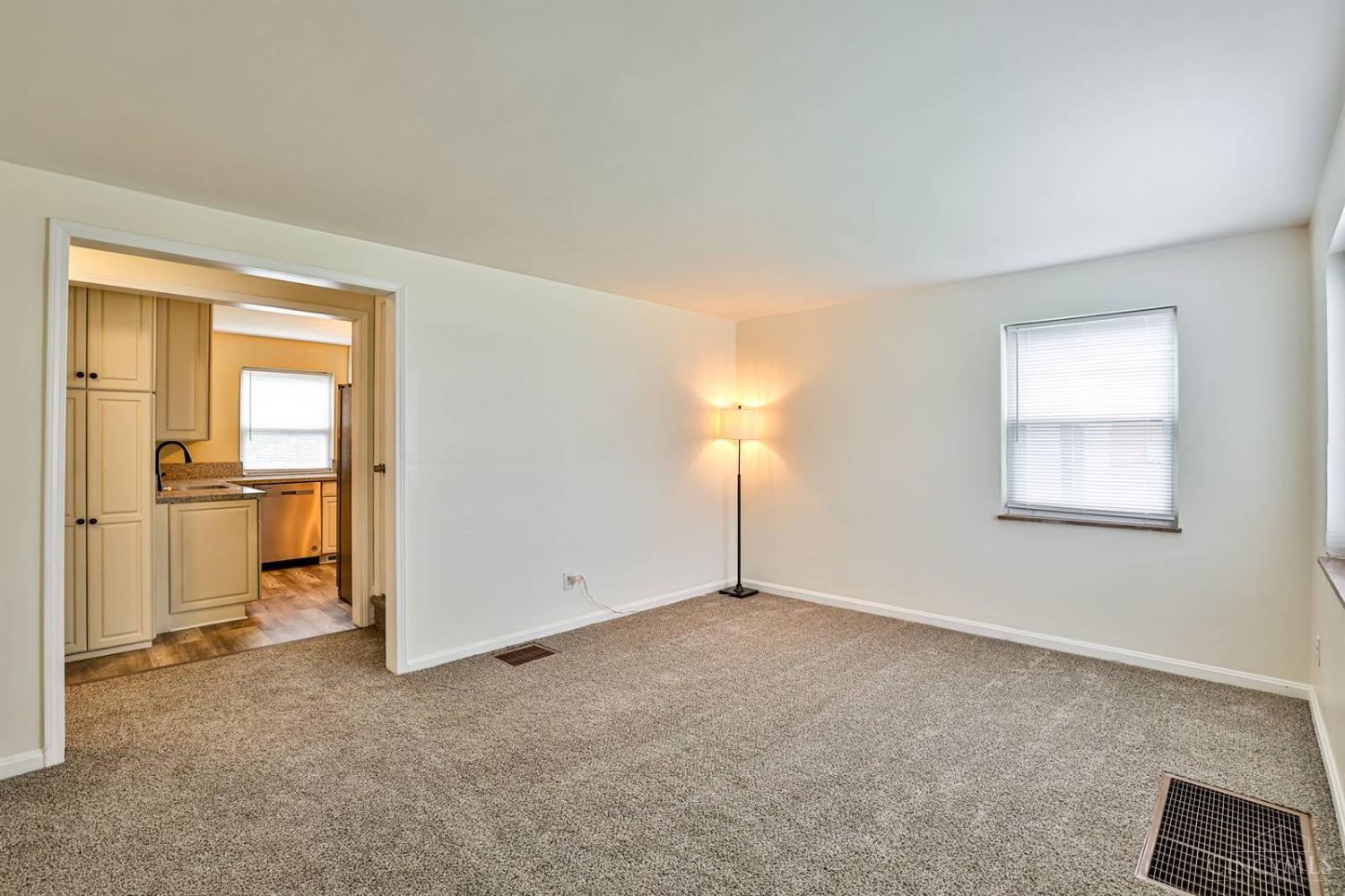 2729 Hennge Drive, Colerain Twp, Ohio image 4