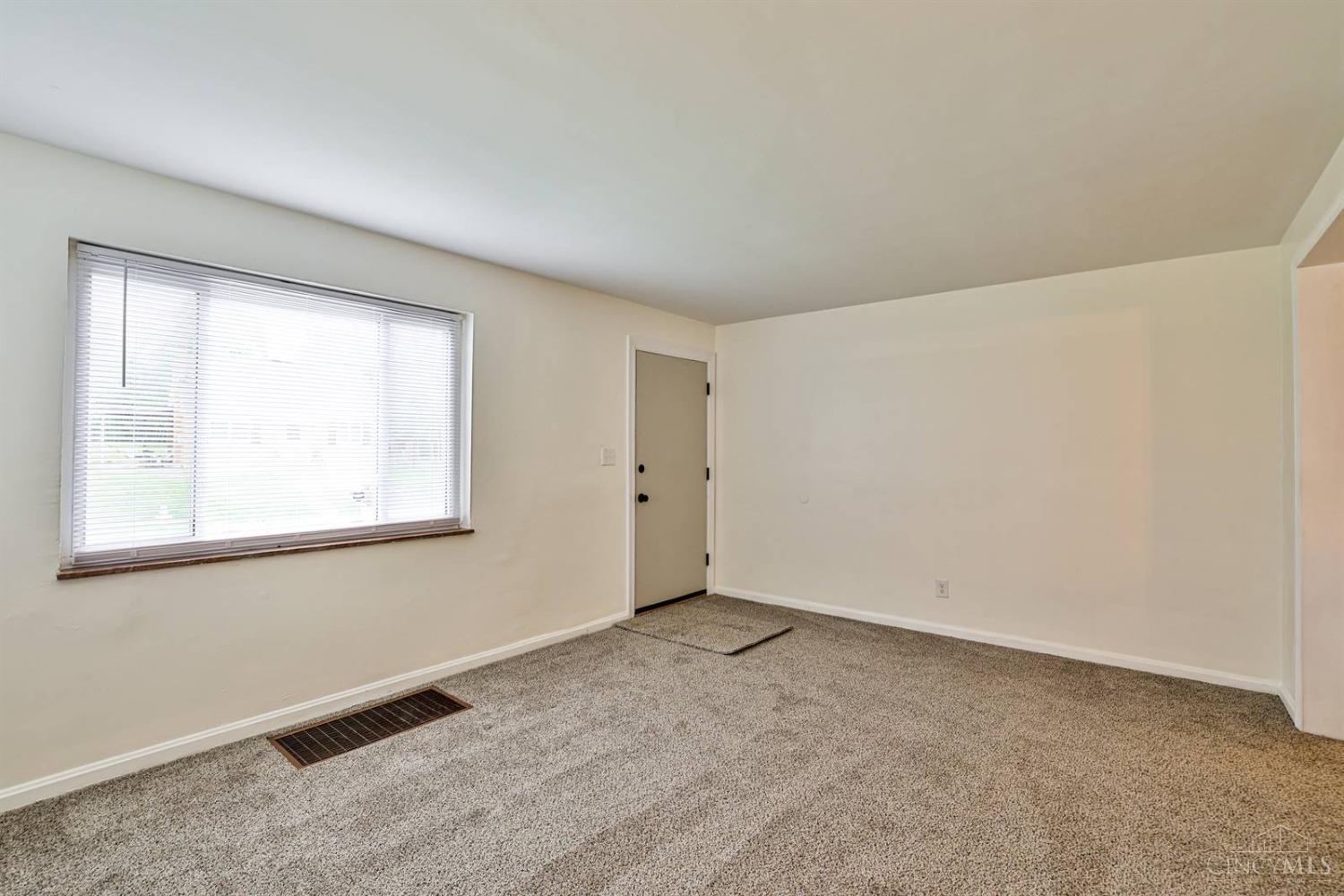 2729 Hennge Drive, Colerain Twp, Ohio image 6