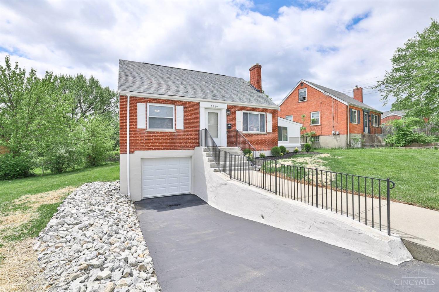 2729 Hennge Drive, Colerain Twp, Ohio image 2