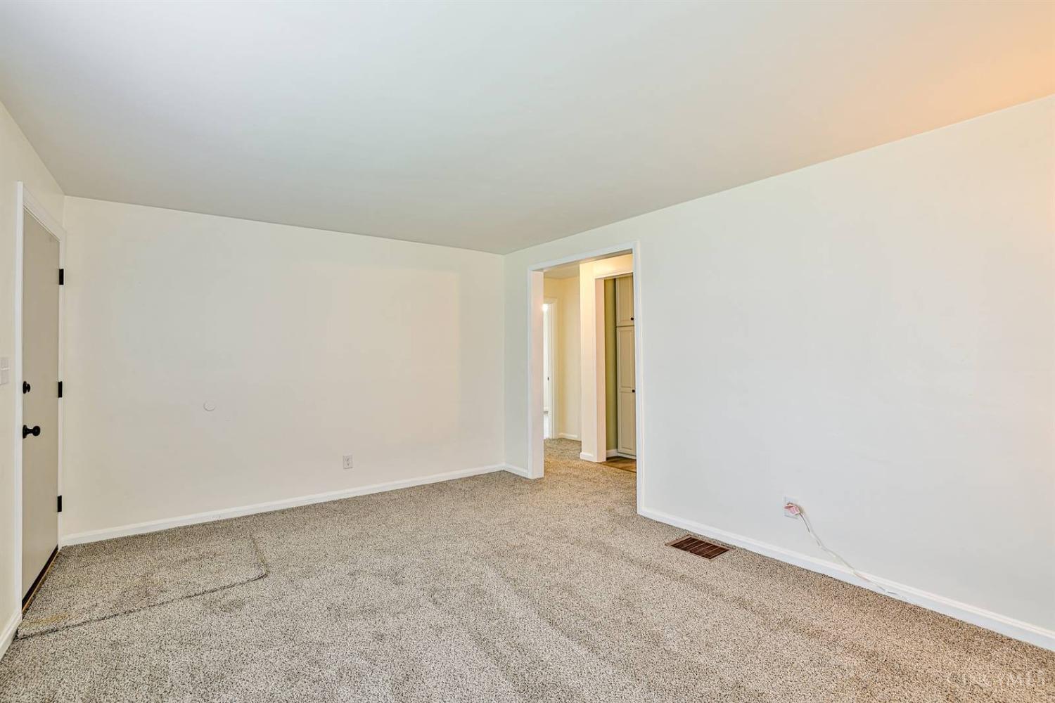 2729 Hennge Drive, Colerain Twp, Ohio image 5