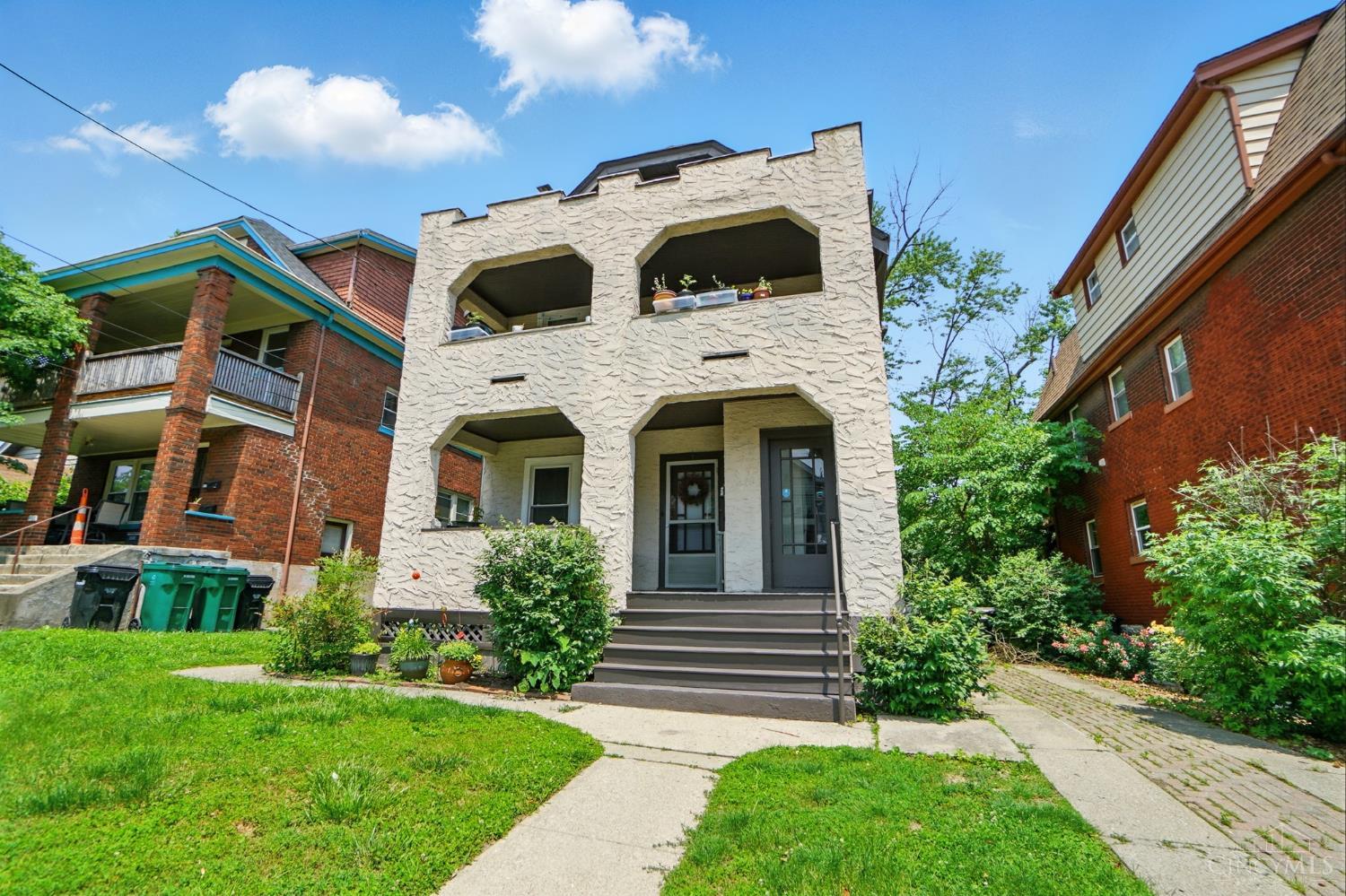 458 Lloyd Place