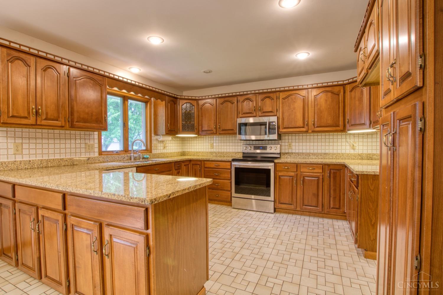 5591 Sigmon Way, Fairfield, Ohio image 11