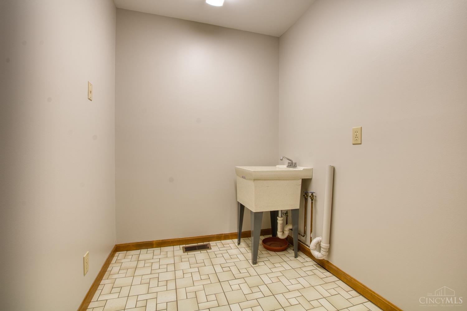 5591 Sigmon Way, Fairfield, Ohio image 13