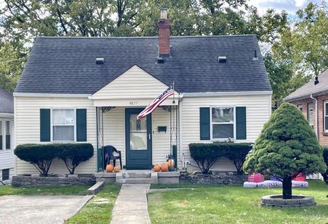 Photo of 4877 N Overlook Avenue, Cincinnati, OH 45238 (MLS # 1861489)