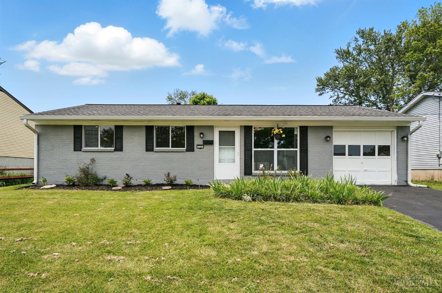 736 Mohican Drive, Loveland, Ohio image 1