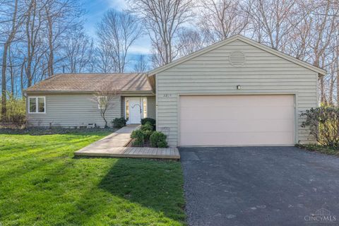 Photo of 2237 Sweetbriar Lane Ln, Cincinnati, OH 45239 (MLS # 1872454)