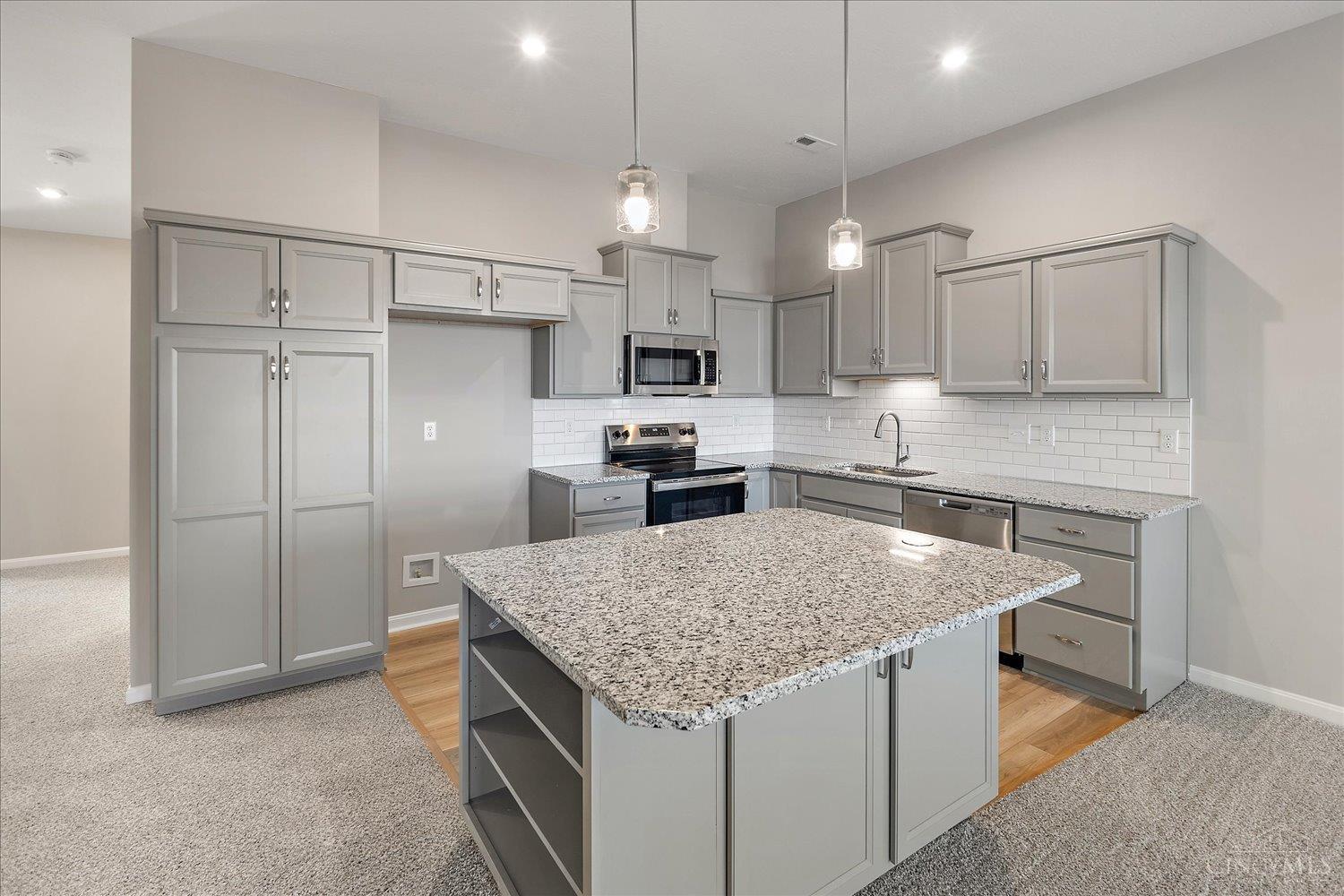 437 Bethpage Way 7-303