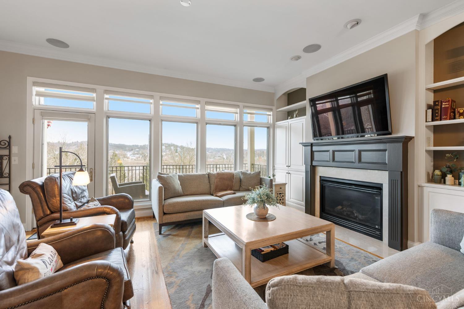 1464 Riverside Drive