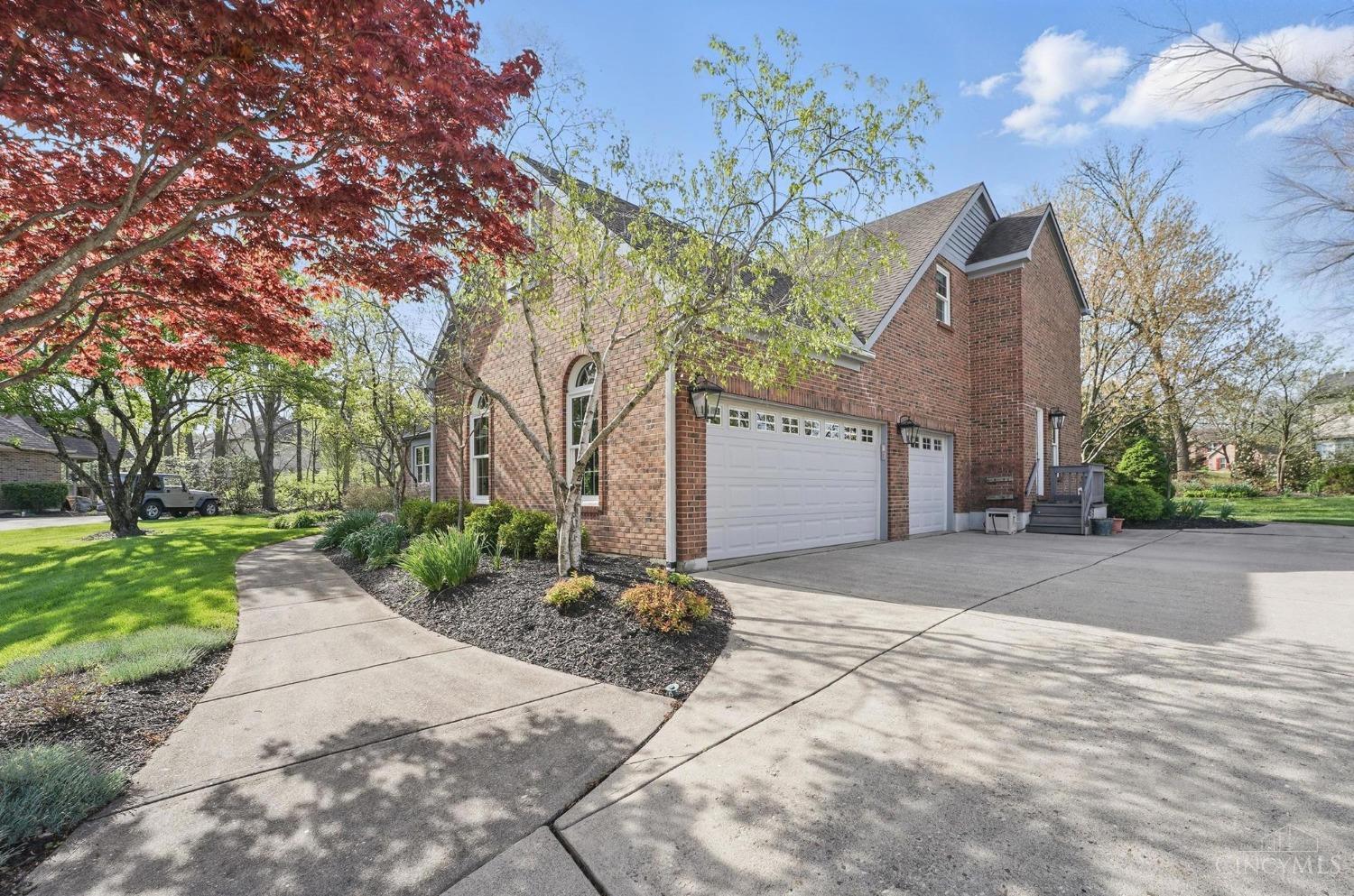 5465 Creek Bend Drive, West Chester, Ohio image 2