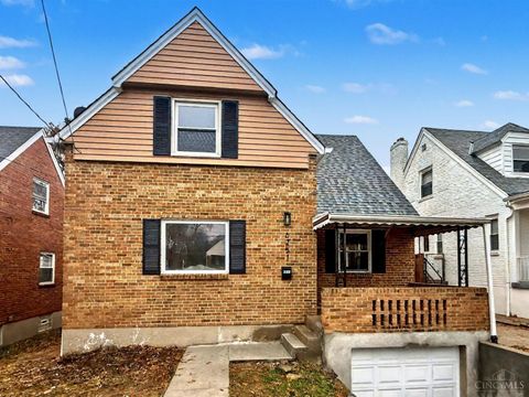 Photo of 6251 Elbrook Avenue, Cincinnati, OH 45237 (MLS # 1862774)