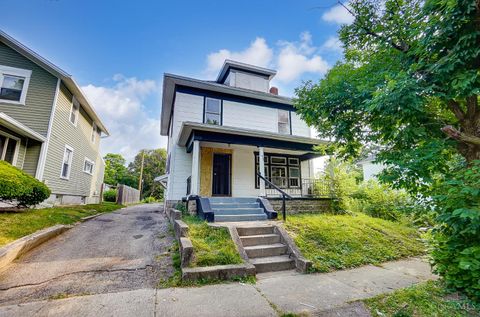 Photo of 41 Pointview Avenue, Dayton, OH 45405 (MLS # 1866198)