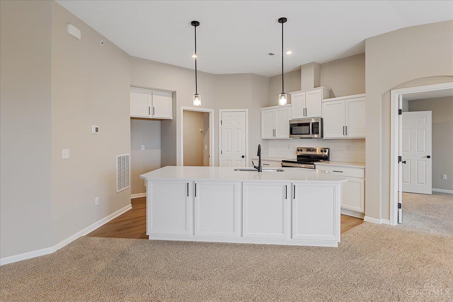 445 Bethpage Way 7-304