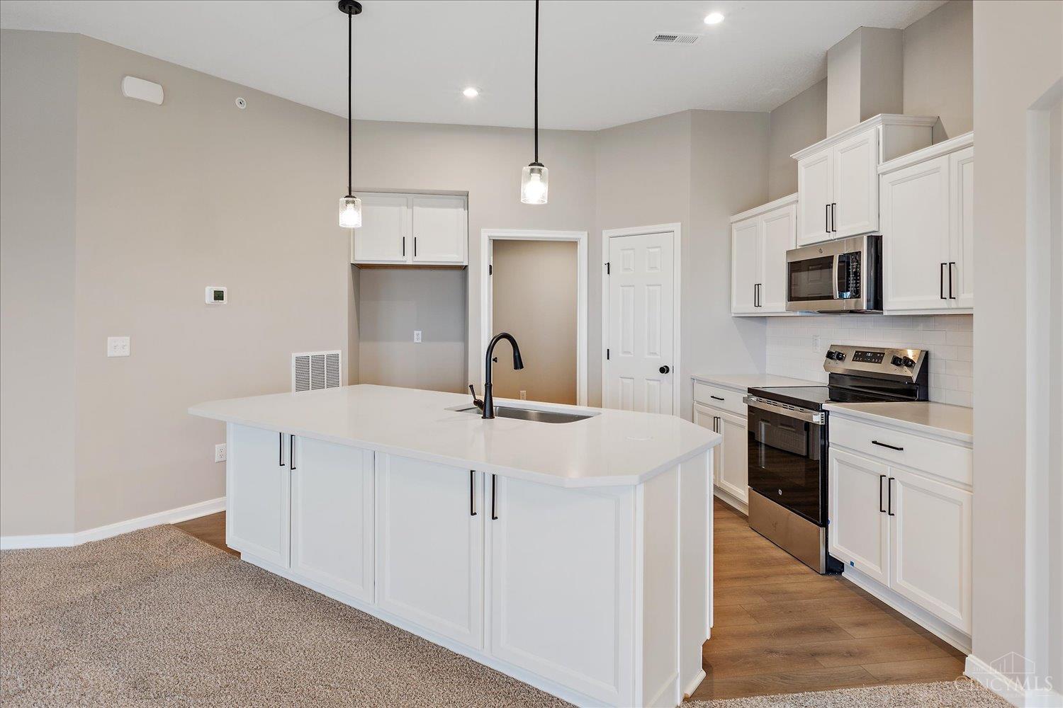 445 Bethpage Way 7-304