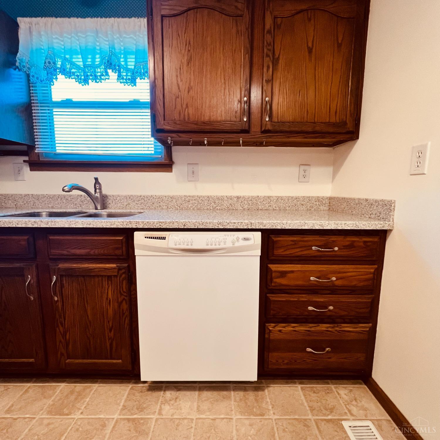 118 Springlake Avenue #MIDDL, Hillsboro, Ohio image 13