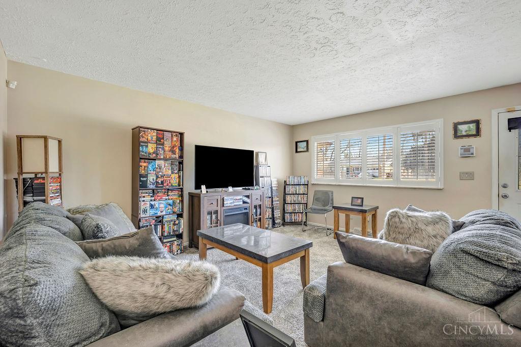 1088 Pinehollow Lane