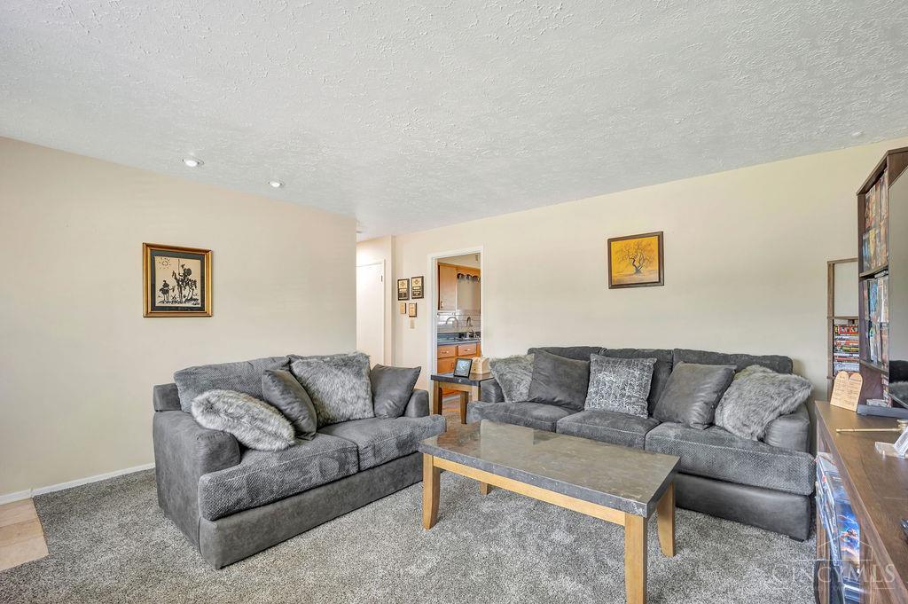 1088 Pinehollow Lane