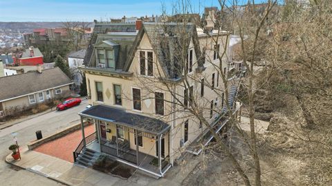 Photo of 989 Parkside Place, Cincinnati, OH 45202 (MLS # 1866250)