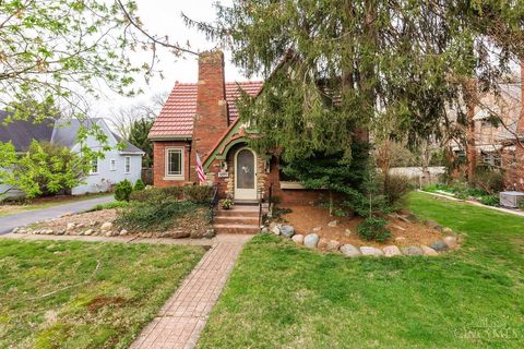 Homes For Sale - 5049 W Eastwood Circle<br/> Hamilton County, Cincinnati, OH 45227