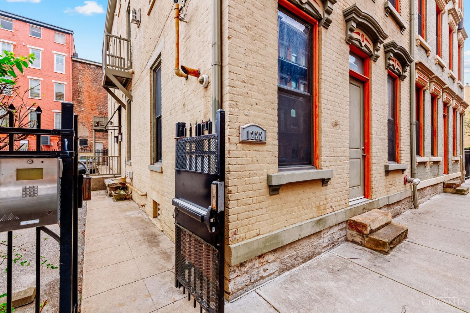 1222 Republic Street 2