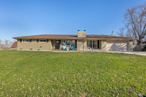 Photo of 165 Elaine Drive, Franklin, OH 45005 (MLS # 1871111)