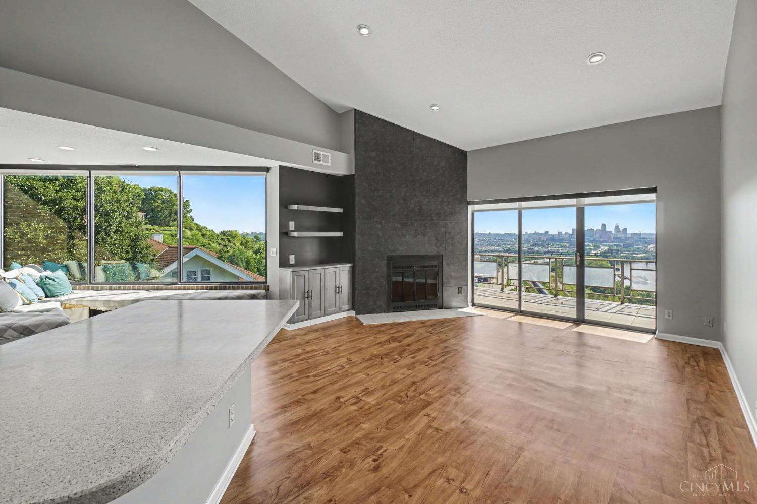 500 Mt Hope Avenue 404