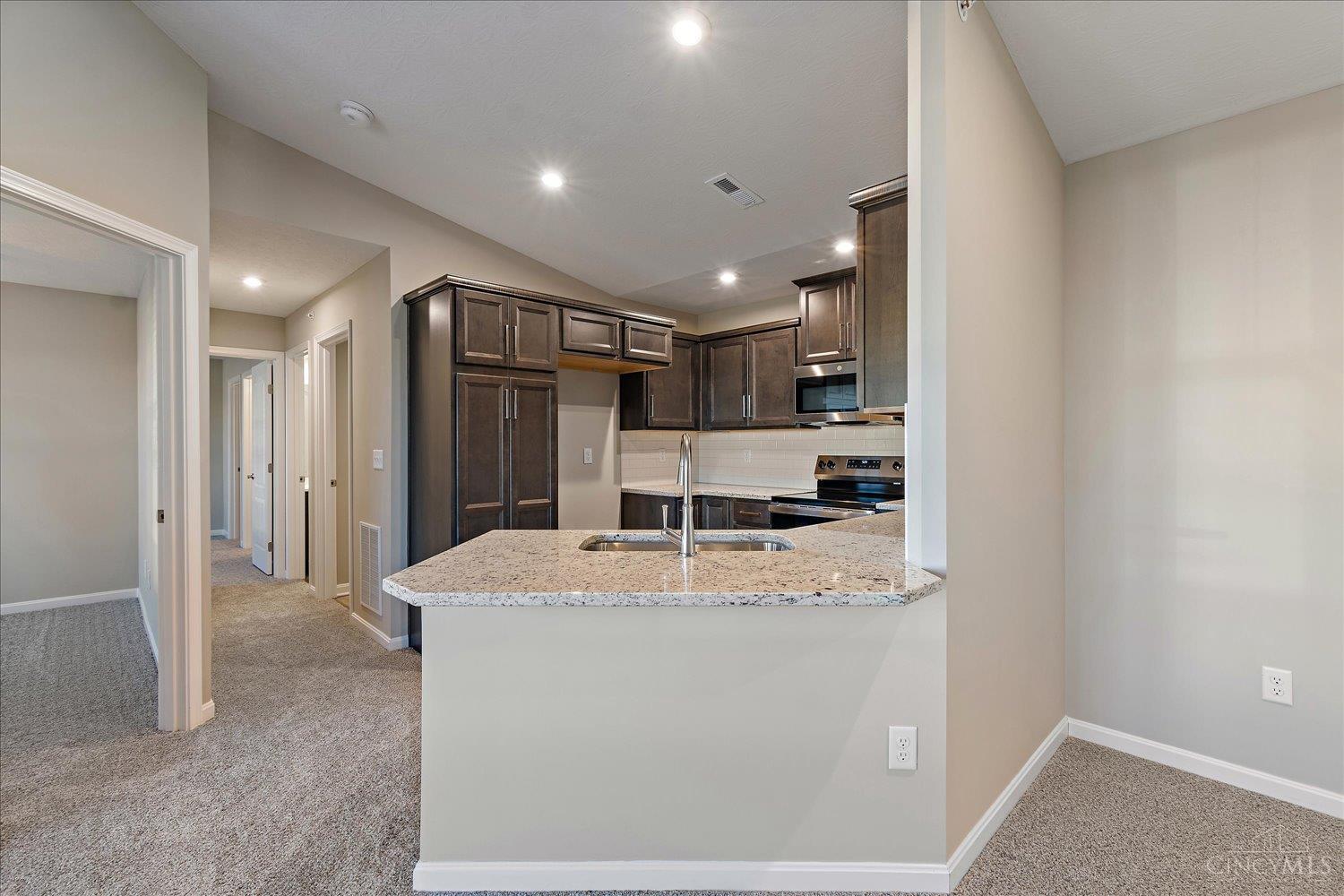 441 Bethpage Way 7-305