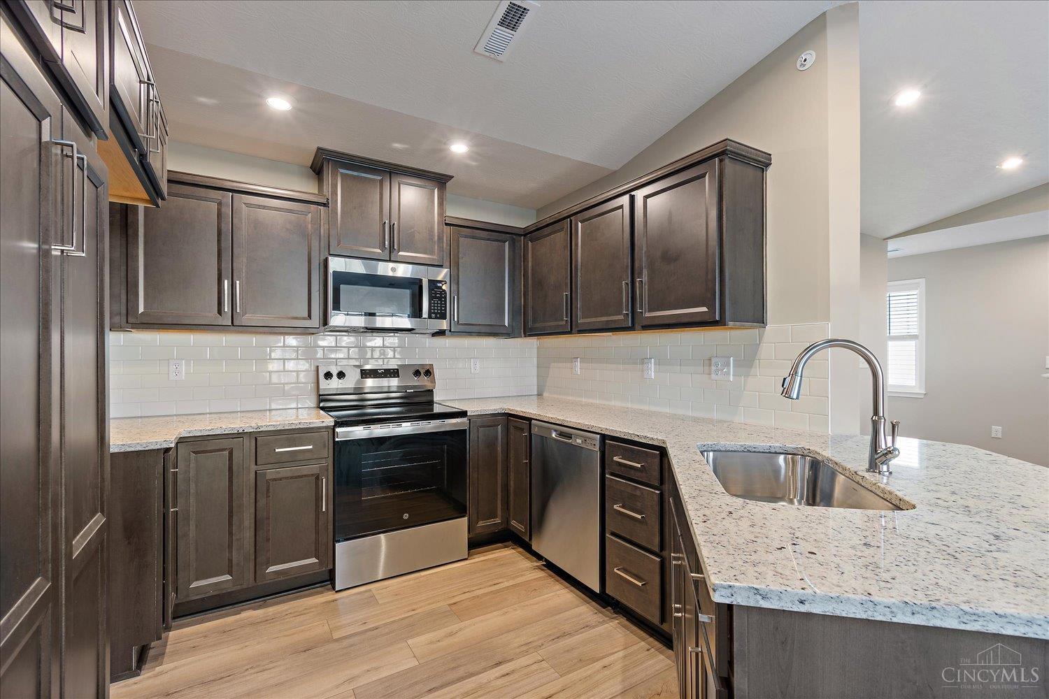 441 Bethpage Way 7-305