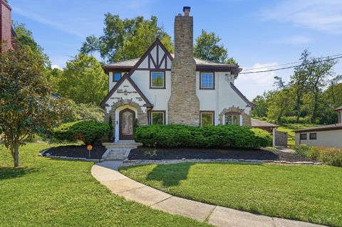Photo of 801 Ludlow Avenue, Cincinnati, OH 45220 (MLS # 1878199)
