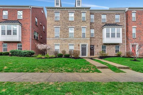 Photo of 9563 Cobblestone Walk, West Chester, OH 45069 (MLS # 1877306)