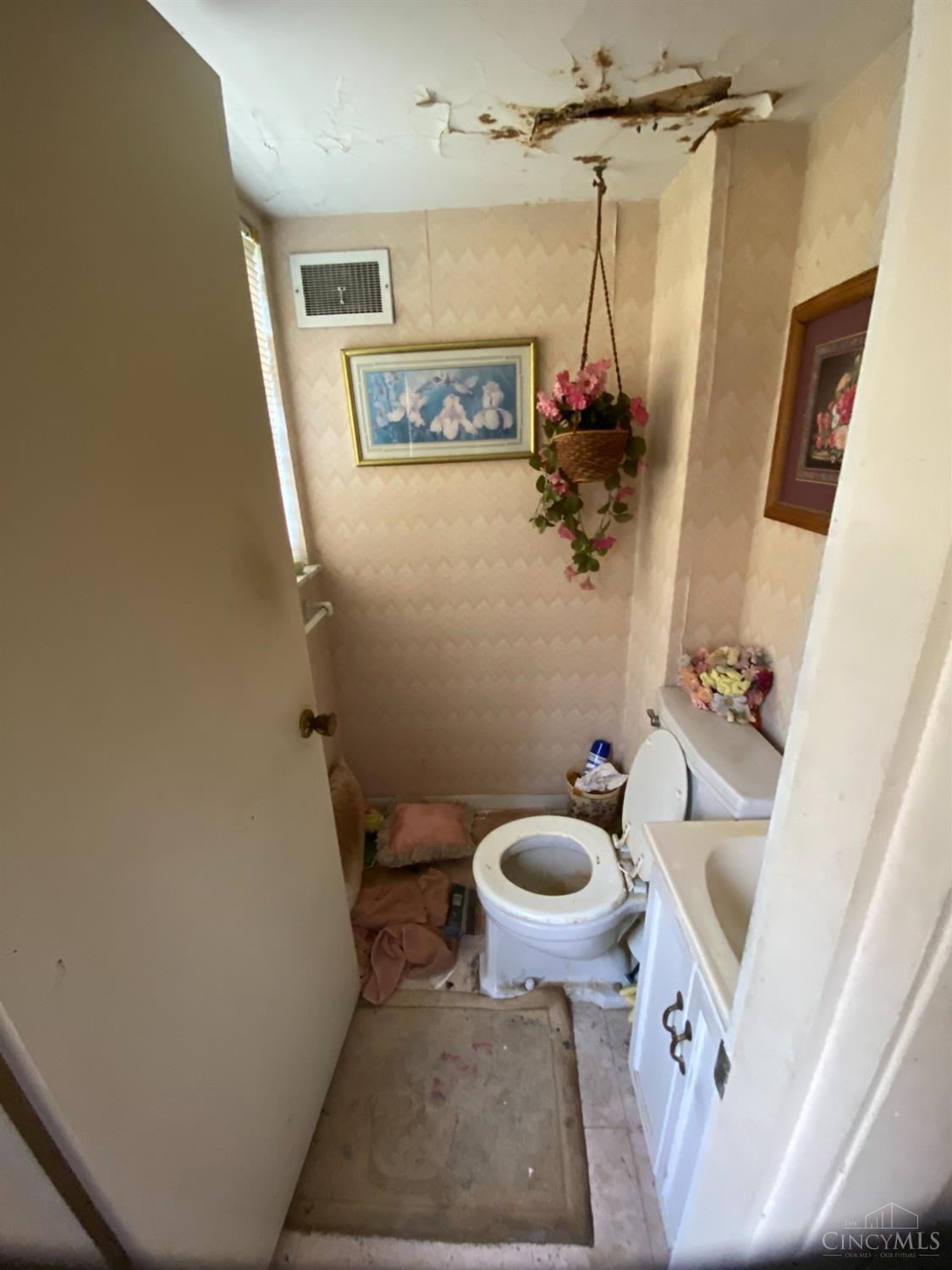 2580 Cranbrook Drive, Colerain Twp, Ohio image 14