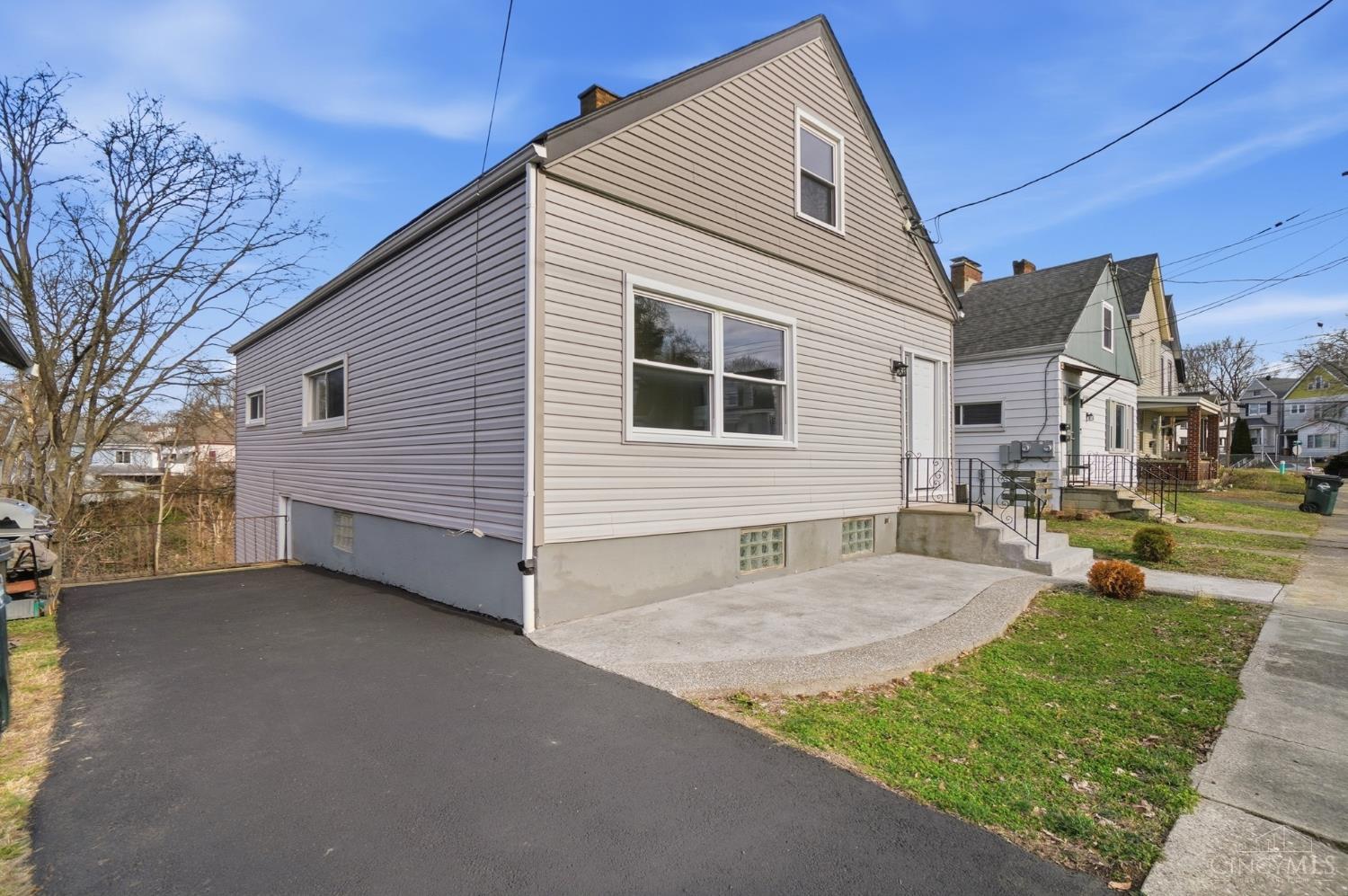 4732 Ridgeway Avenue