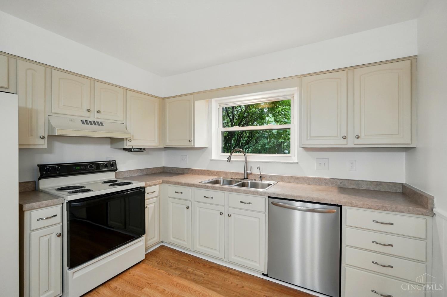10726 Lanyard Dr, Montgomery, Ohio image 15