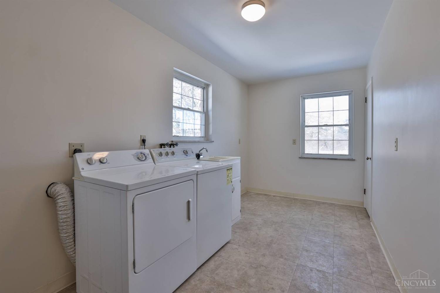 9299 Fidelis Drive, Blue Ash, Ohio image 26