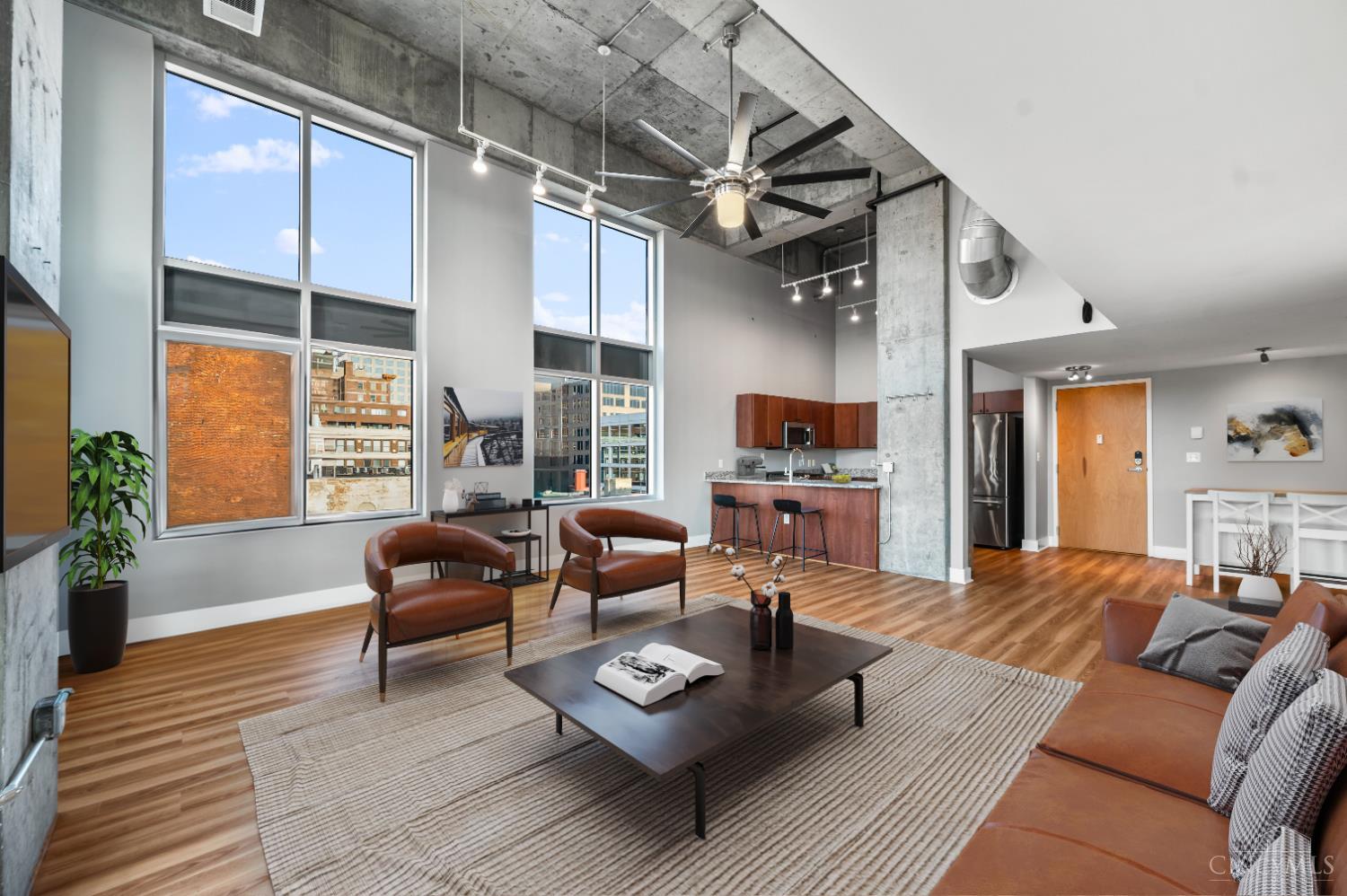 353 W Fourth Street 600