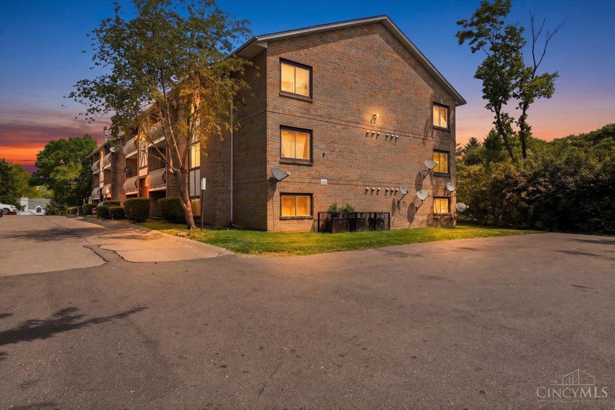 2435 Montana Avenue 11