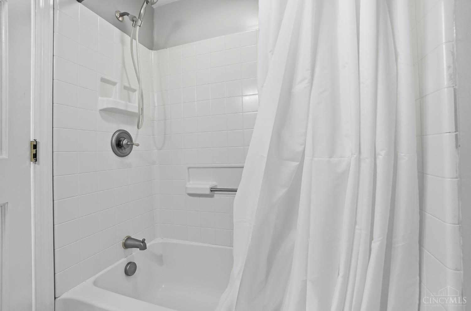 West Chester, Ohio 45069, United States, 3 Bedrooms Bedrooms, ,2 BathroomsBathrooms,Residential,Active,227170