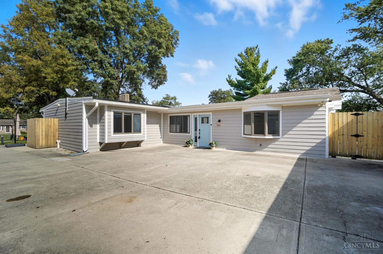 West Chester, Ohio 45069, United States, 3 Bedrooms Bedrooms, ,2 BathroomsBathrooms,Residential,Active,227170