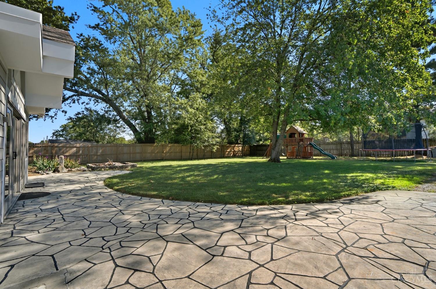 West Chester, Ohio 45069, United States, 3 Bedrooms Bedrooms, ,2 BathroomsBathrooms,Residential,Active,227170