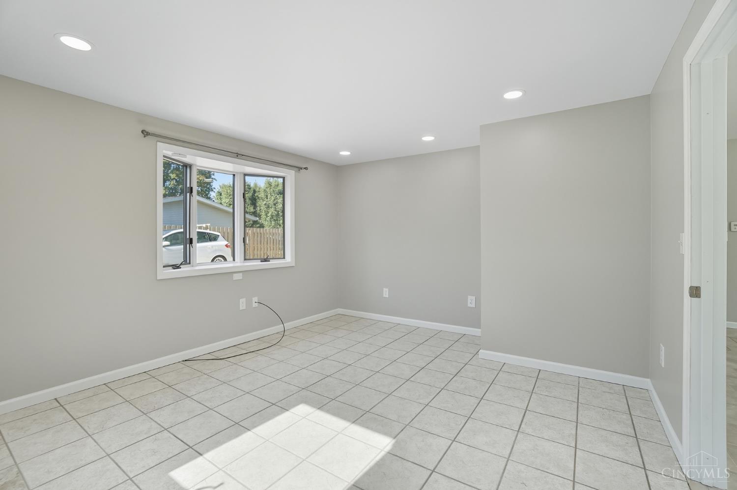 West Chester, Ohio 45069, United States, 3 Bedrooms Bedrooms, ,2 BathroomsBathrooms,Residential,Active,227170