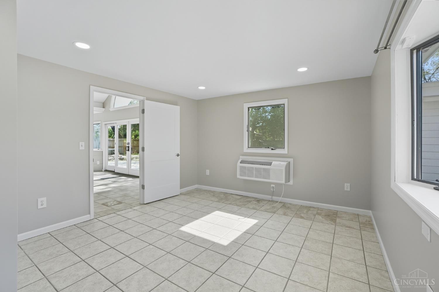 West Chester, Ohio 45069, United States, 3 Bedrooms Bedrooms, ,2 BathroomsBathrooms,Residential,Active,227170