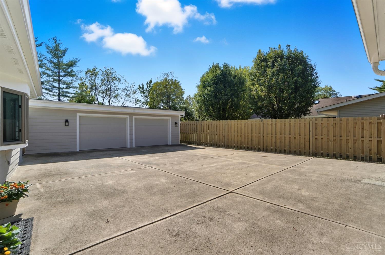 West Chester, Ohio 45069, United States, 3 Bedrooms Bedrooms, ,2 BathroomsBathrooms,Residential,Active,227170