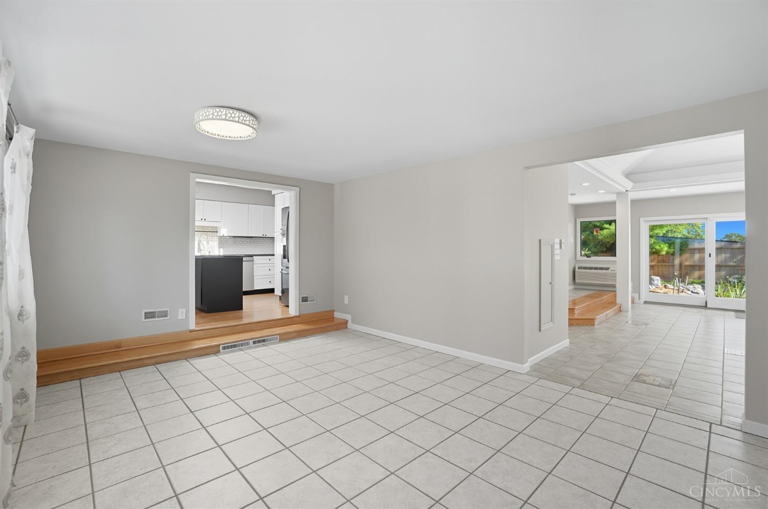 West Chester, Ohio 45069, United States, 3 Bedrooms Bedrooms, ,2 BathroomsBathrooms,Residential,Active,227170