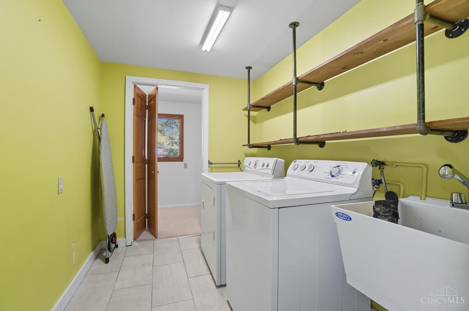 West Chester, Ohio 45069, United States, 3 Bedrooms Bedrooms, ,2 BathroomsBathrooms,Residential,Active,227170