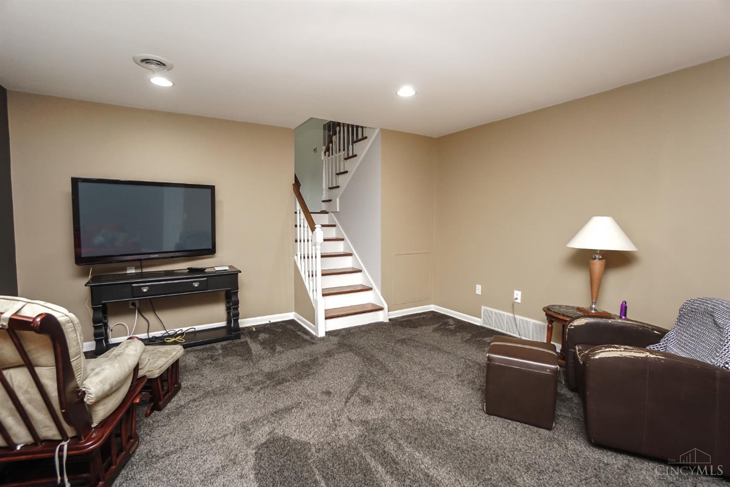 5626 Pleasant View Drive, Milford, Ohio image 25