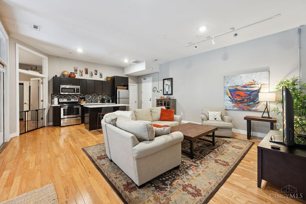 1150 Vine Street 15